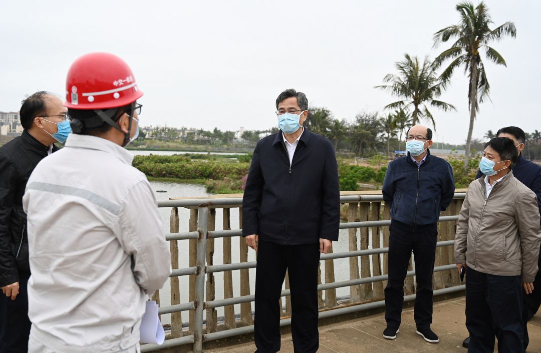 何忠友:以更严密的体系更高效的反应更精准的措施 统筹推进全市疫情防控和经济社会发展工作