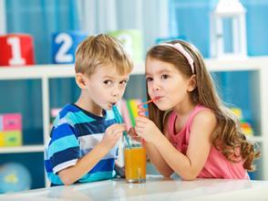 给孩子喝果汁注意五方面