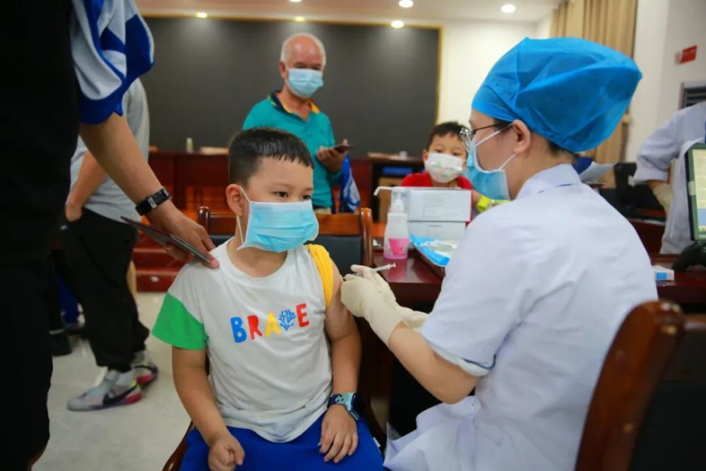 3—11岁人群能否同时接种新冠疫苗和流感疫苗?海南疾控专家解答