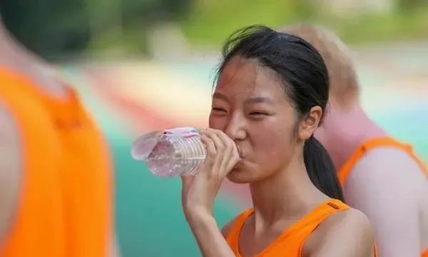 医生提醒：这10种疾病，多喝水就能预防！