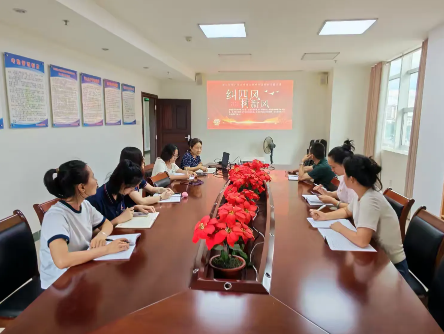 陈金燕书记授课照 陈金燕书记授课照