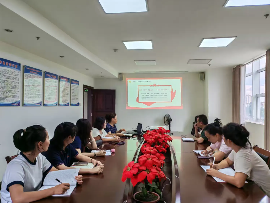 陈金燕书记授课照 陈金燕书记授课照